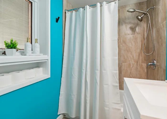 Holiday home Charming Remodeled 3-br Near Attractions *