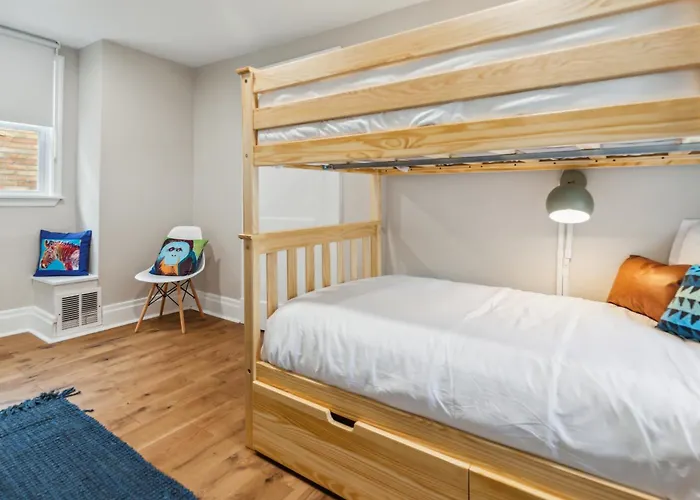 Charming Remodeled 3-br Near Attractions *