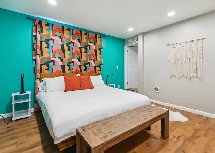 Charming Remodeled 3-br Near Attractions * Pittsburgh