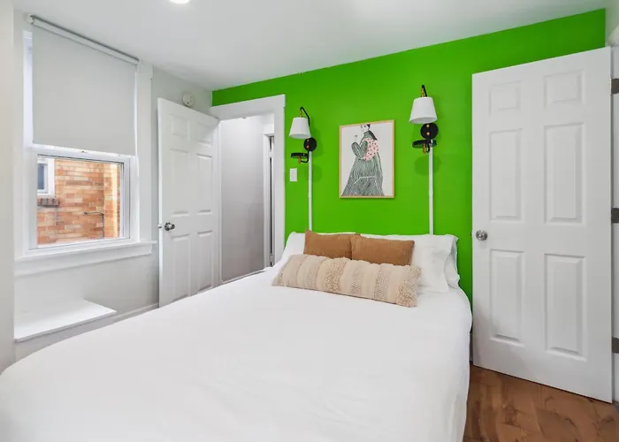 Charming Remodeled 3-br Near Attractions