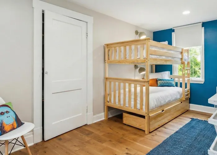 Charming Remodeled 3-br Near Attractions * Pittsburgh
