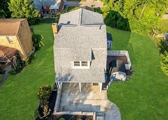 Charming Remodeled 3-br Near Attractions Holiday home