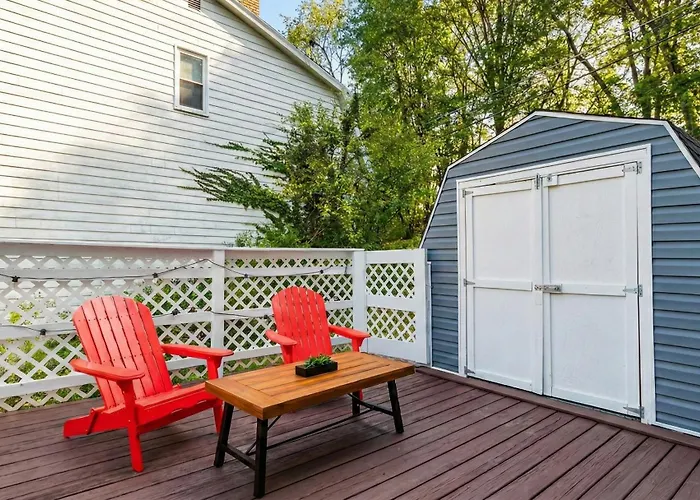 Charming Remodeled 3-br Near Attractions *